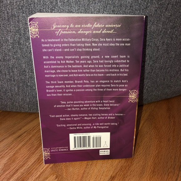 Set of two steamy romance novels - Picture 5 of 7